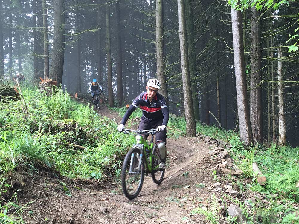 MTB Tour im Schwarzwald auf dem Schauinsland - Singletrail-Spaß beim Gondel2Trail mit Hirsch-Sprung