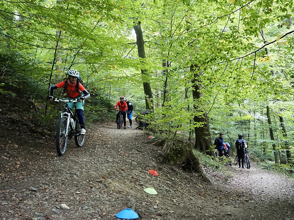 Begrüßung und Trainings-Briefing zum Start des MTB Fahrtechnik Kurs