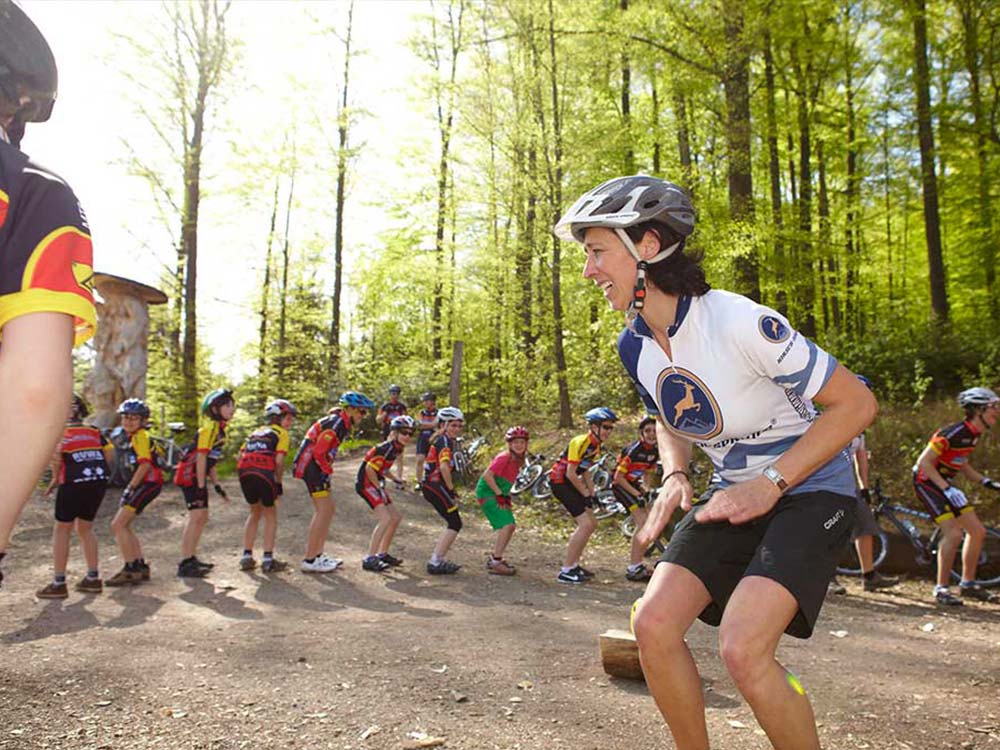 Begrüßung und Trainings-Briefing zum Start des MTB Fahrtechnik Kurs